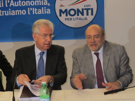 Il premier Mario Monti con Lorenzo Dellai per campagna elettorale a Trento
