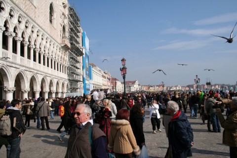 turisti-a-venezia