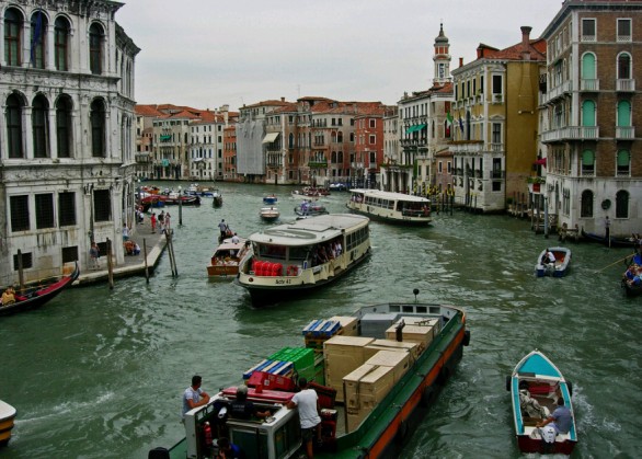 traffico-sul-canal-grande-a-Venezia